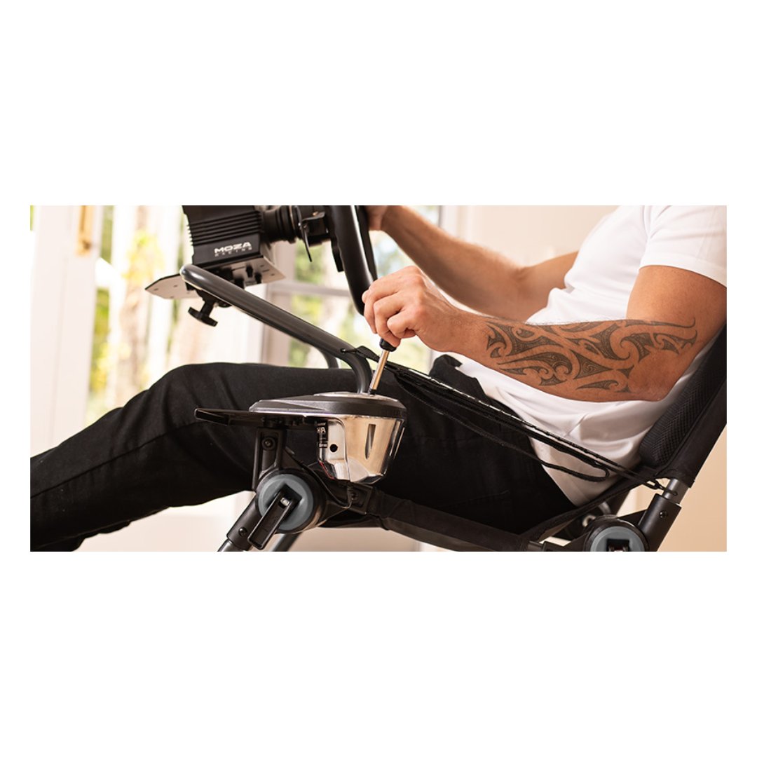 עמדת נהיגה קלה בגימור אפור קרבון – Next Level Racing F-GT Lite Carbon Grey Cockpit